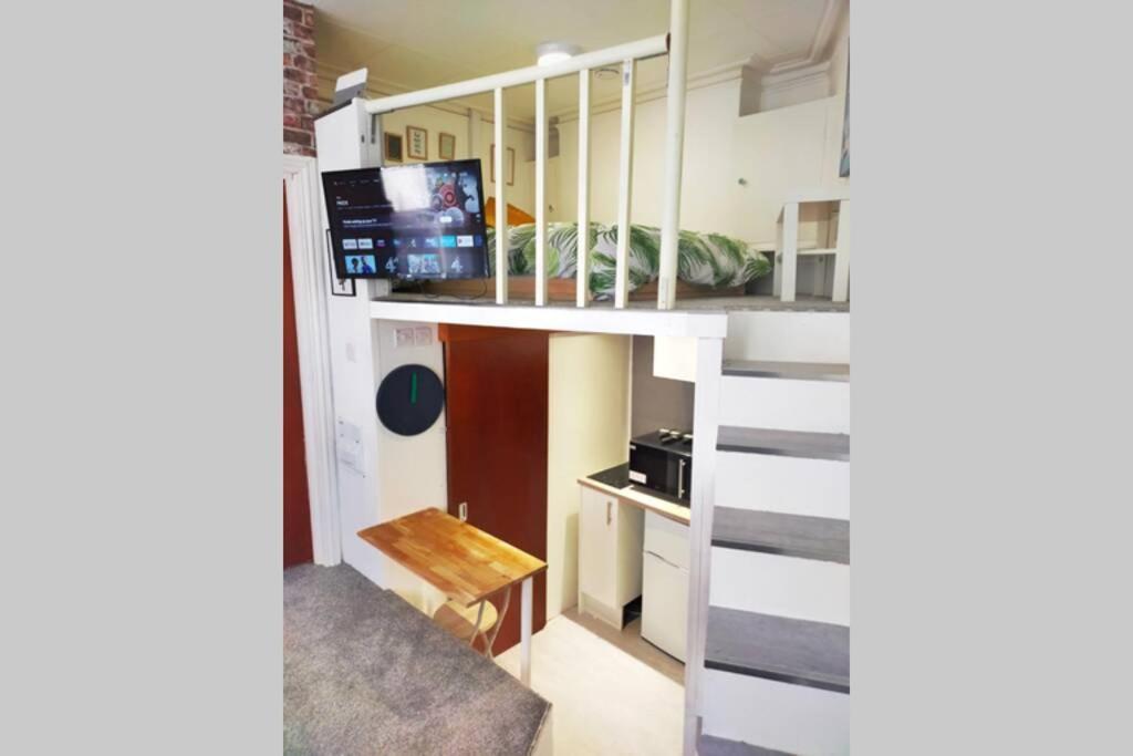 Апартаменти Cute & Cosy Loft-Style Studio Close To Beach Борнмут Екстер'єр фото
